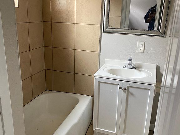5th image of 3105 Carlisle St APT 4