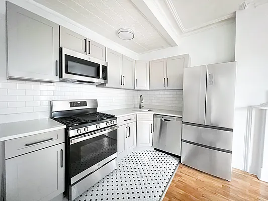 Rented by Compass | media 82