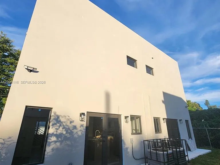 6233 NW 20th Ave #B — Photo 3