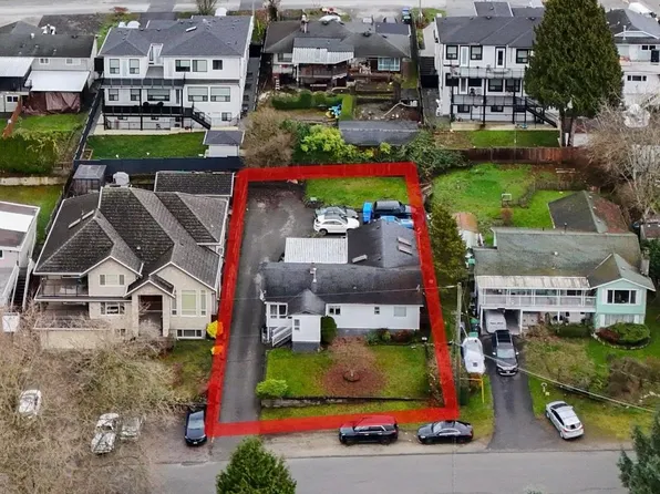 10846 129th St, Surrey, BC V3T 3H8