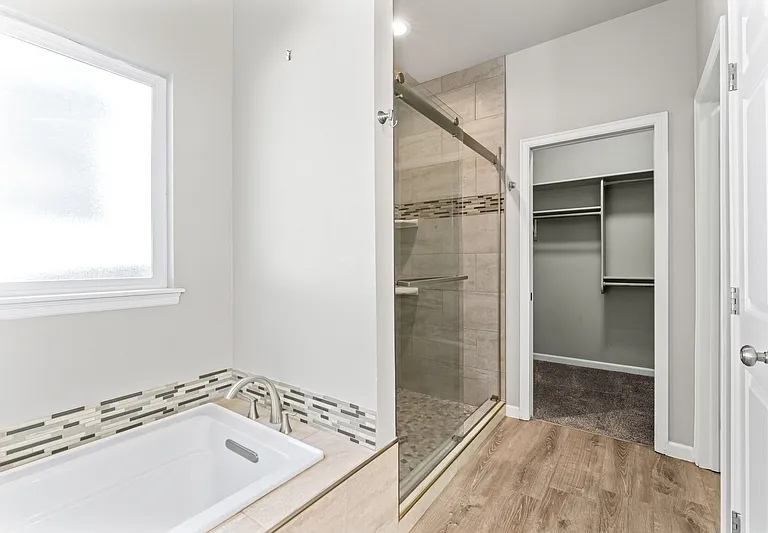 552 E Whitney Ct — Photo 22