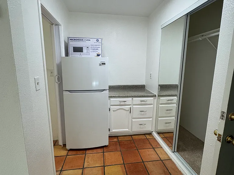 Sycamore Apartments — Photo 14