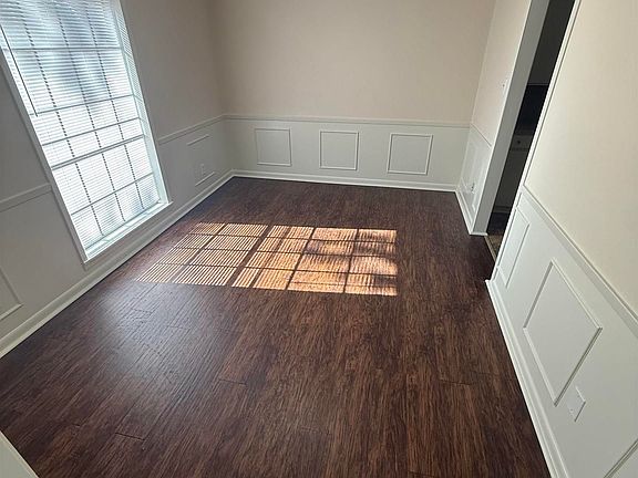 4th image of 206 Parkdale Dr W