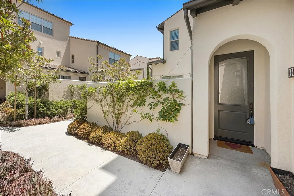 3 bed, 3.5 bath, 1695 sqft, $4,600 — Photo 2