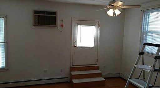 4th image of 217 Lexington St #3