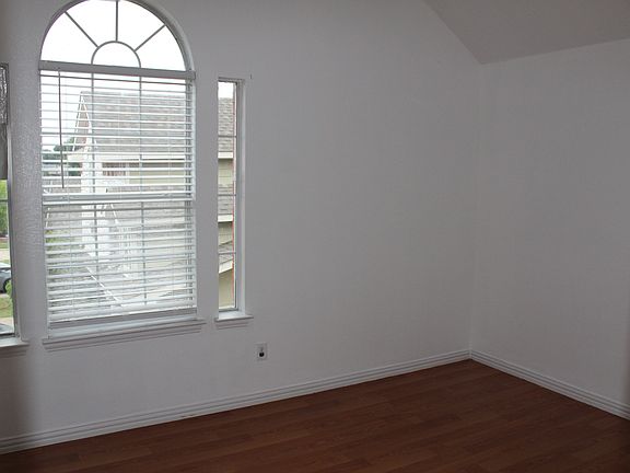5th image of 5017 Remington Dr