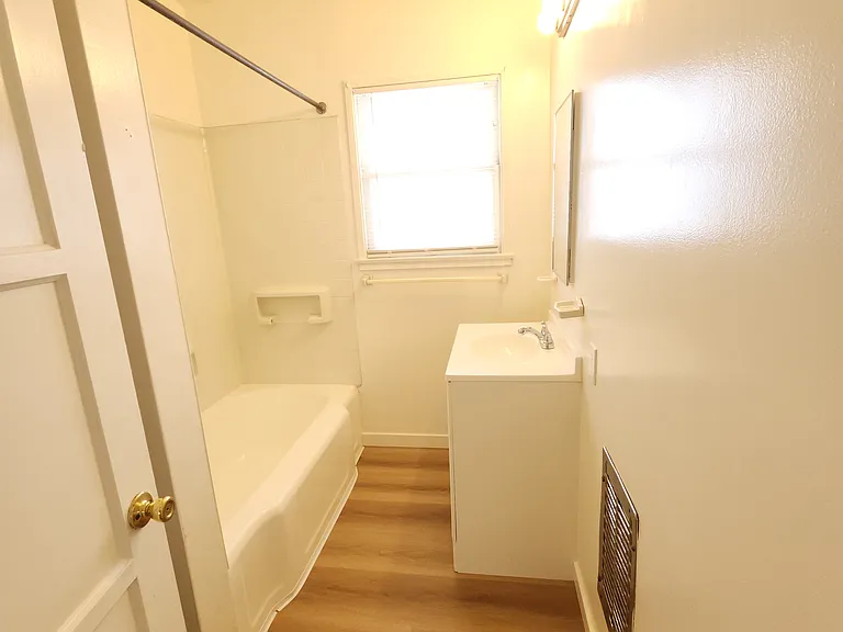 1030 Spazier Ave #1 — Photo 12