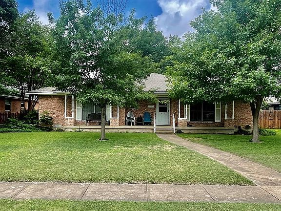 3rd image of 2113 Lansdowne Dr