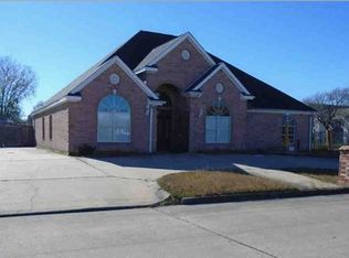 8165 Oakmont Dr, Port Arthur, TX 77642