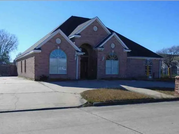 8165 Oakmont Dr, Port Arthur, TX 77642