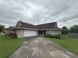 300 Lionel Ct, Abita Springs, LA 70420