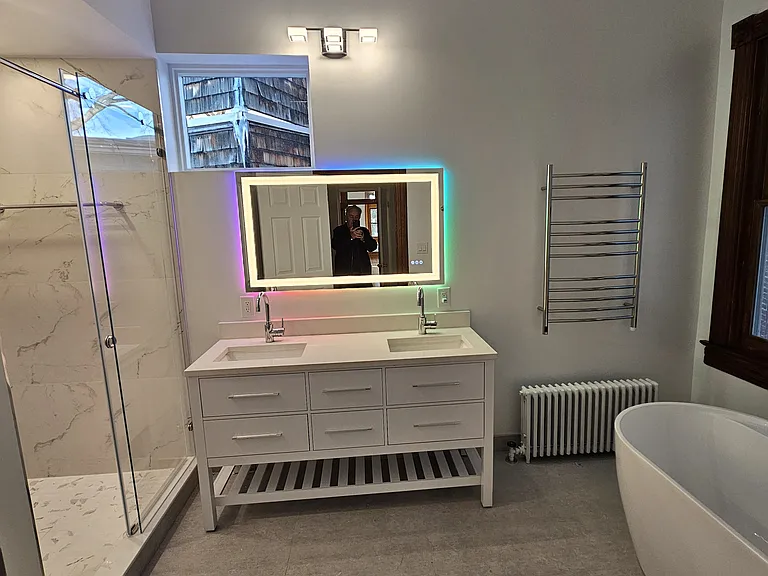 2nd floor: master bathroom