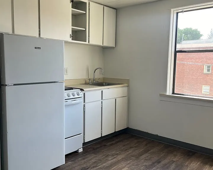 Rennwood Court Apartments — Photo 1
