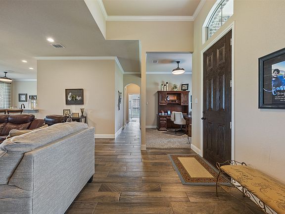 4th image of 629 Meadowlark Ln