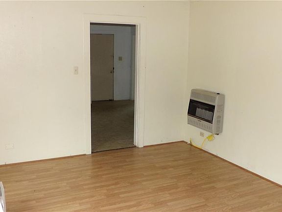 5th image of 212 E Valley St