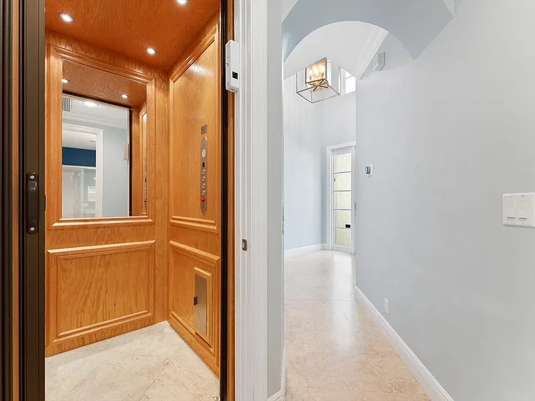 604 NE Francesca Ln — Photo 39