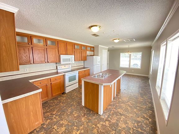 2nd image of 1504 Carlisle Dr