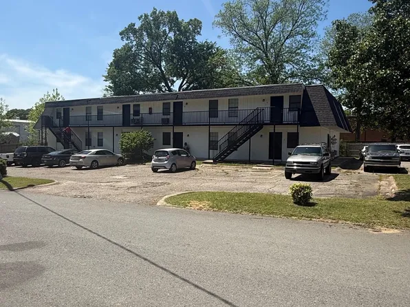 101 S Locust St, Searcy, AR 72143