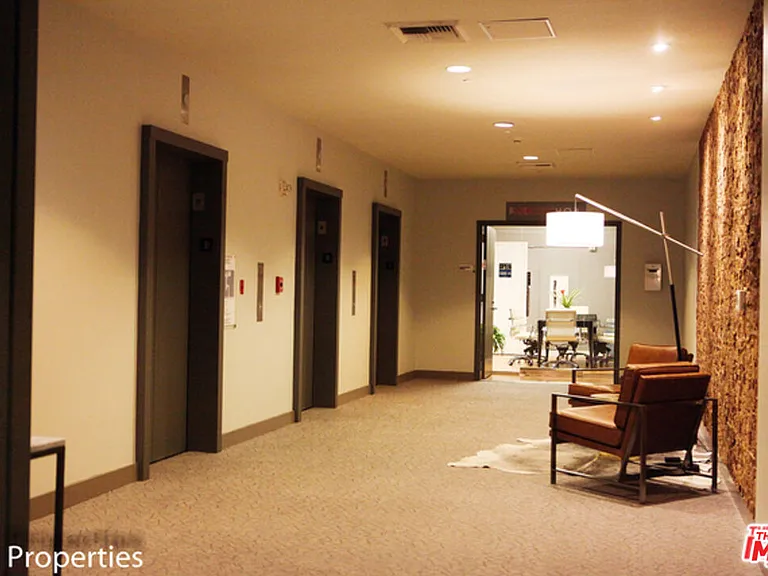 3810 Wilshire Blvd #Penthouse 7 — Photo 3