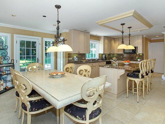 5th image of 135 Redwood Drive