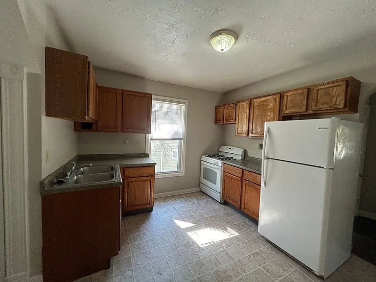 1228 Tremont Ave — Photo 6