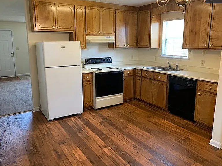 1438 Green St — Photo 3