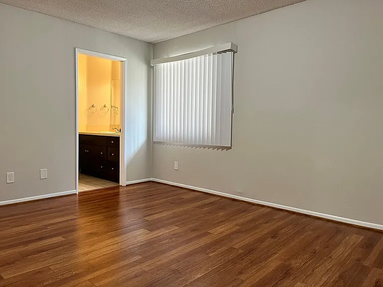 Large master bathroom, with walk-in closet & en-suite bathroom