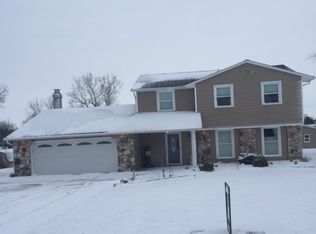 1516 S Sutton Circle Dr, Bluffton, IN 46714
