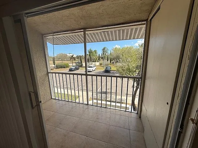 1500 SE Royal Green Cir #203 — Photo 5