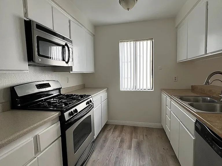 598 W Huntington Dr #K — Photo 28