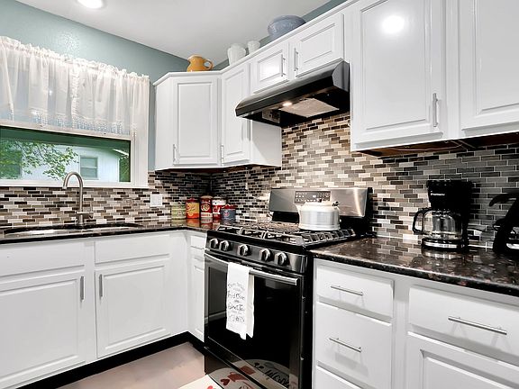 4th image of 1811 Lasswell St