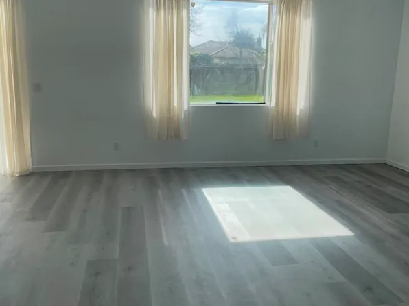 668 Town Sq, Lathrop, CA 95330