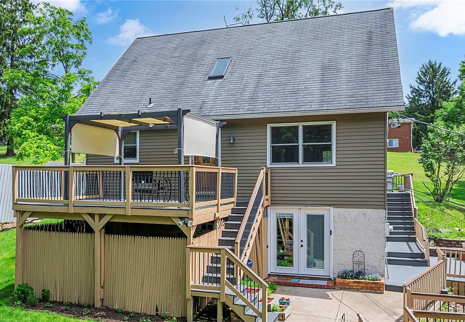 1st image of 210 Pine Dr