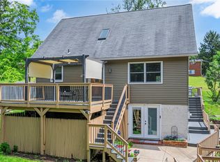 210 Pine Dr, Coraopolis, PA 15108