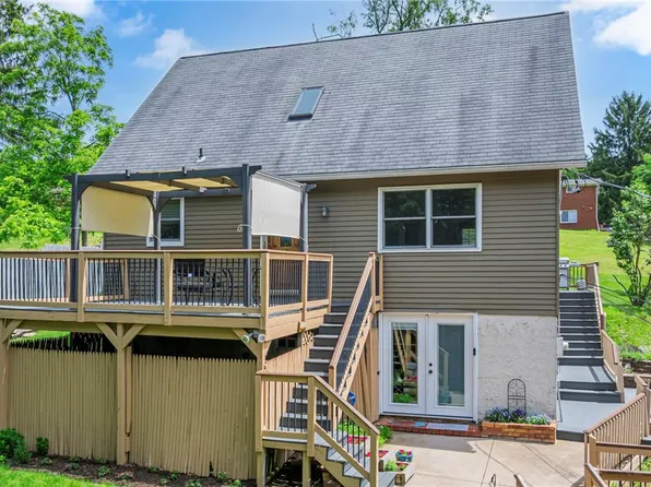 210 Pine Dr, Coraopolis, PA 15108