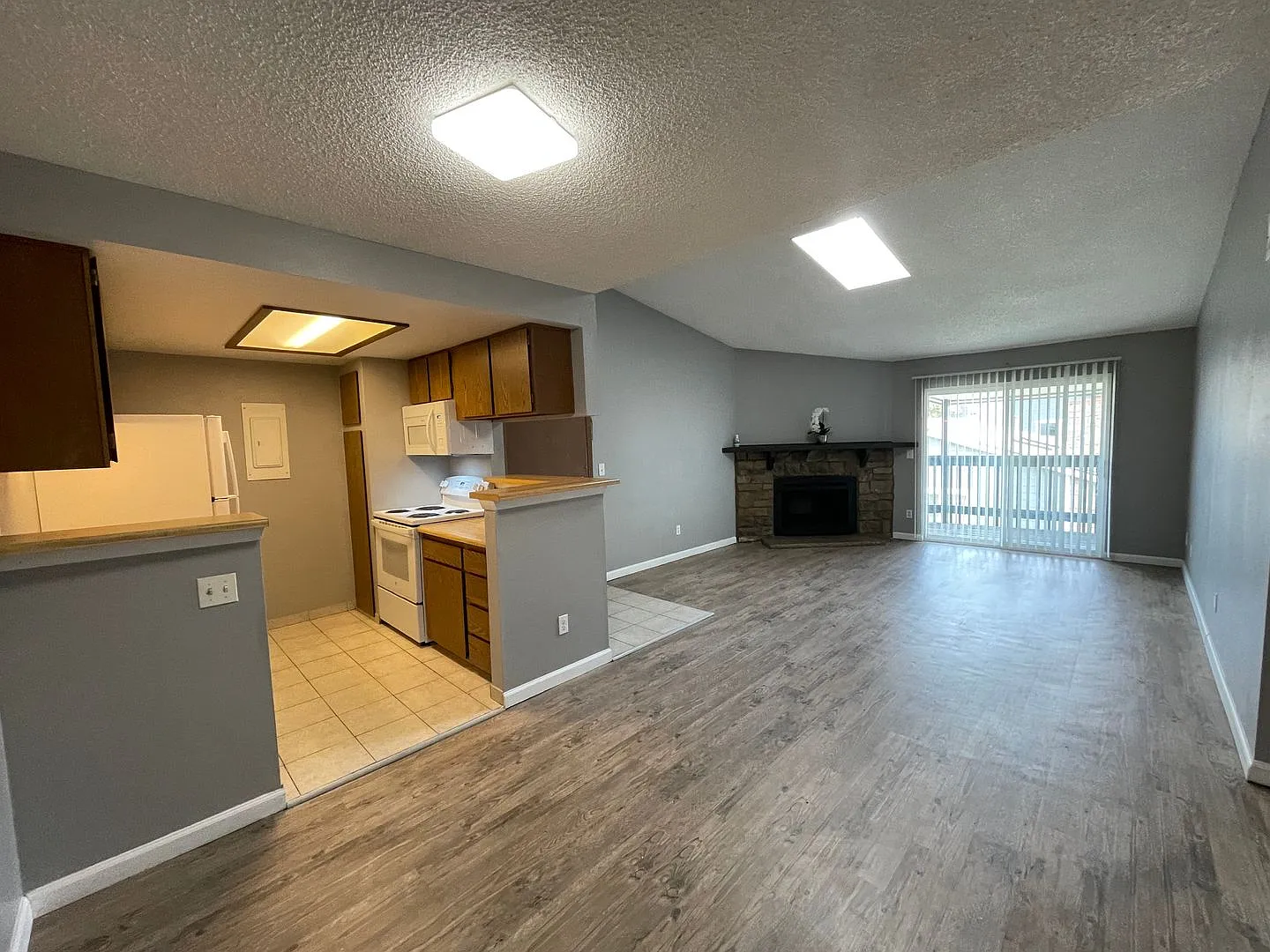 Perfect 1 Bedroom Condo 5 min from Cherry Creek Reservoir. Water and Trash Included — Photo 3