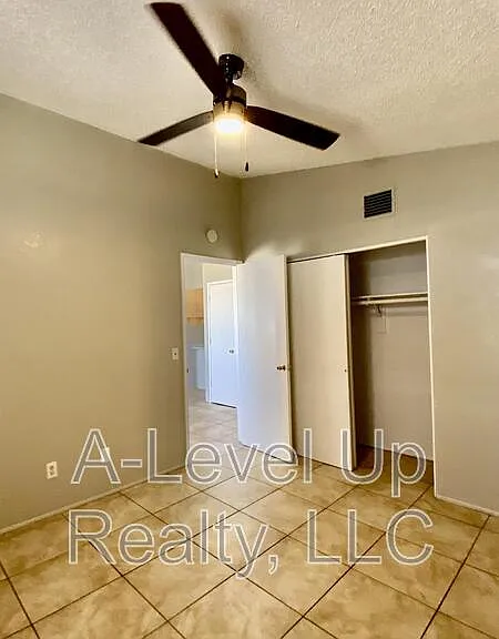405 E Thoroughbred St #1 — Photo 9