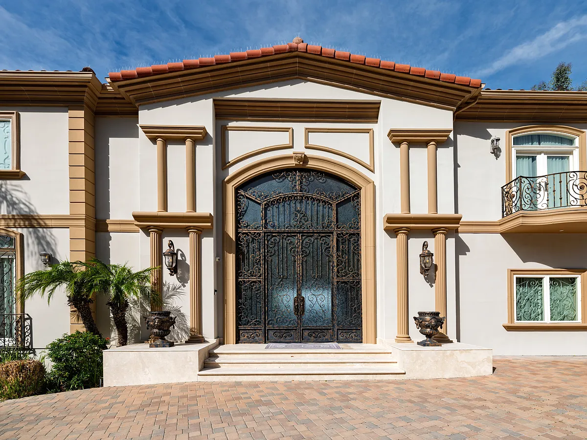 Building Photo - 18047 Karen Dr