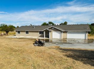 17643 Brook Dr E, Madera, CA 93638
