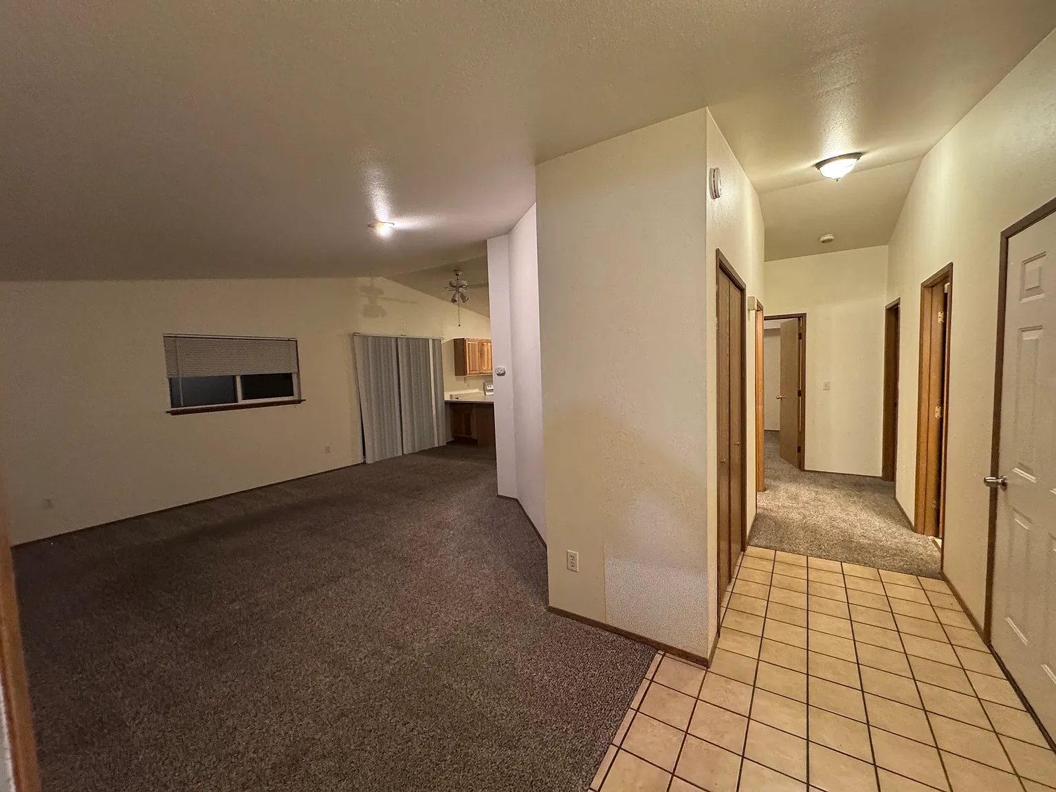 2 bed, 1054 sqft, $2,295 — Photo 4