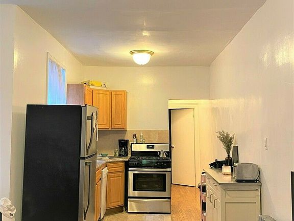 5th image of 772 Union St APT 10