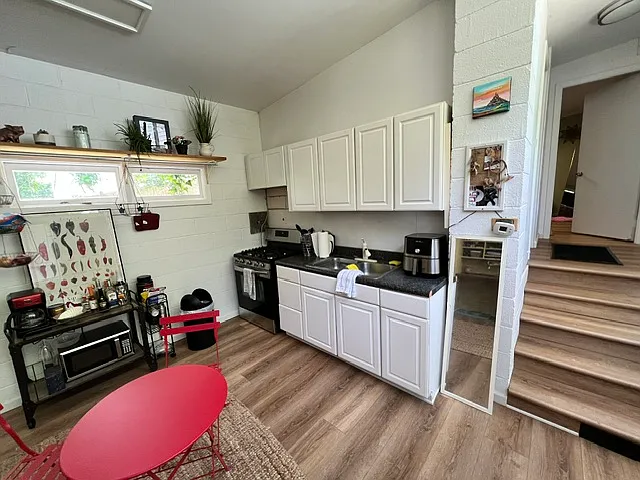 2221 Center Ave #A — Photo 2