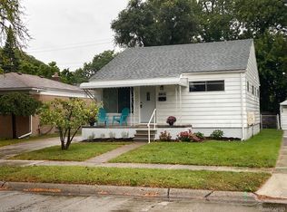 8075 Theisen St, Center Line, MI 48015