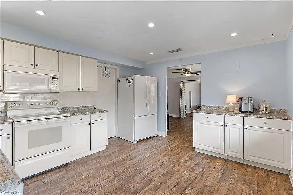 2 bed, 1100 sqft, $3,200 — Photo 2