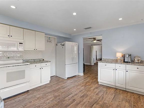 2nd image of 27639 Roslin Dr