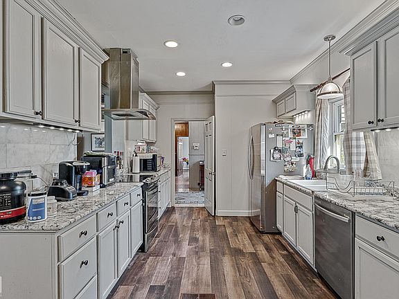 3rd image of 4001 N 6th St