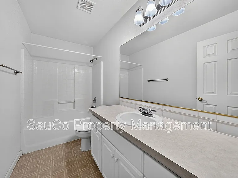 1861 SE 47th Ave — Photo 26