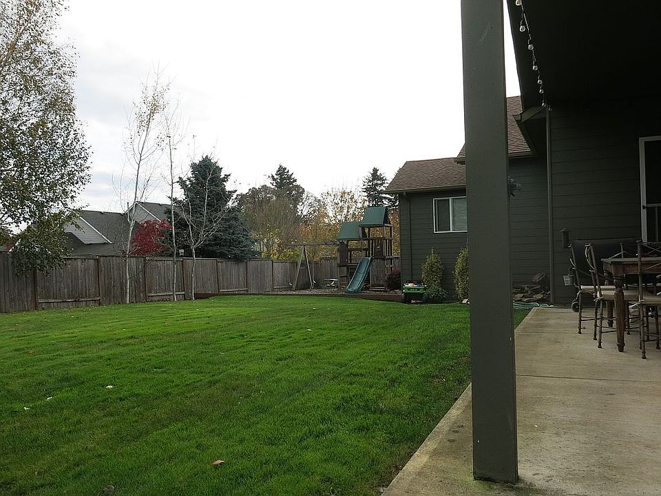 2nd image of 422 NW Harold St