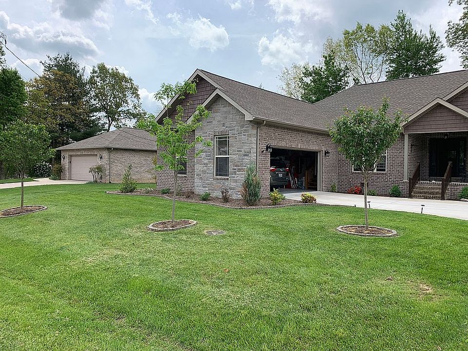 1st image of 15 Brooks Ln
