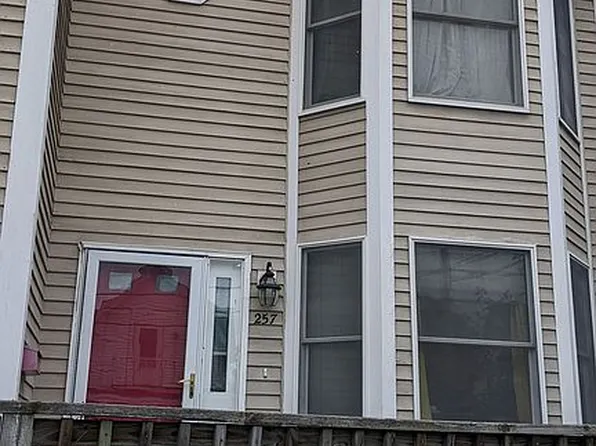 257 Pine St, Lowell, MA 01851